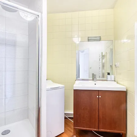 Apartment Le Mediterraneen T2 Avec Garage,ascenseur,balcon